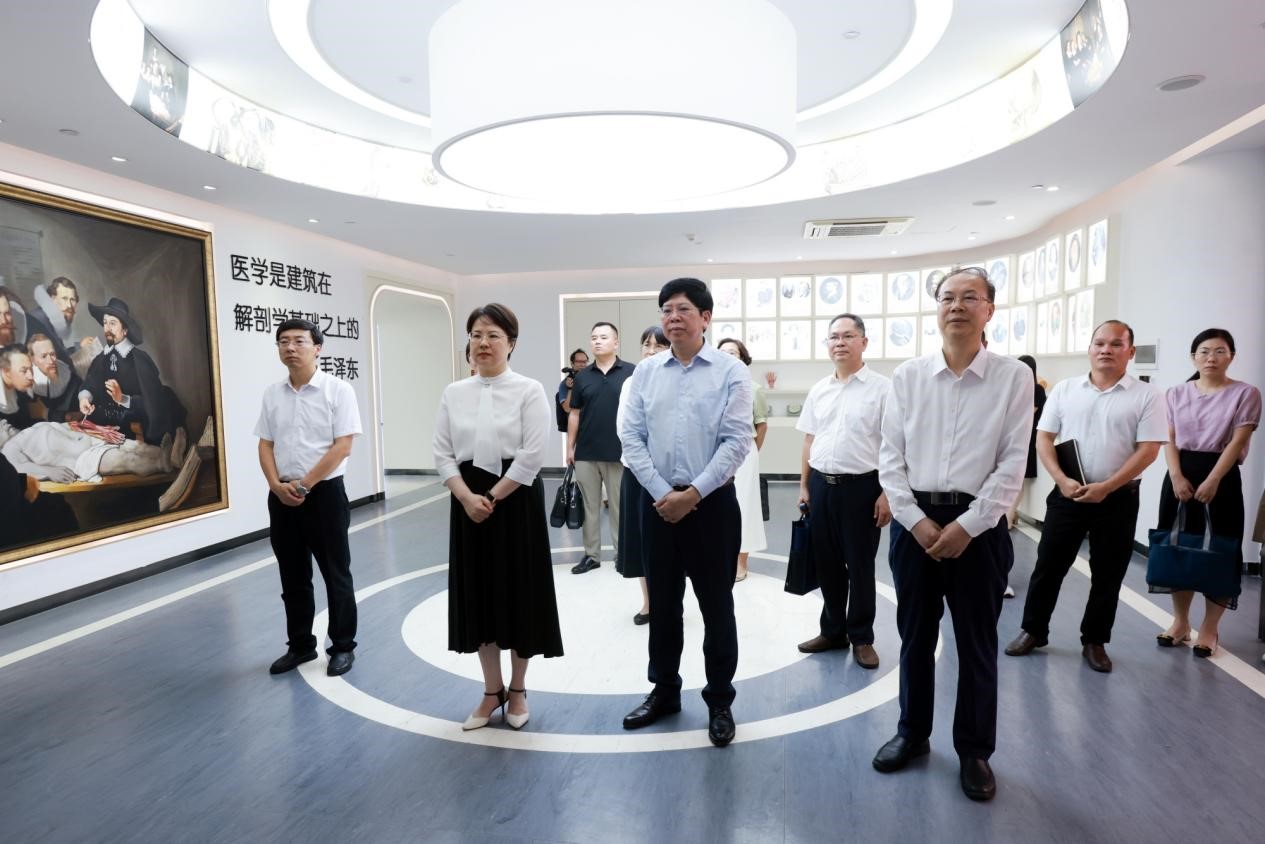 图5 自治区党委社会工作部考察生命科学馆.jpg