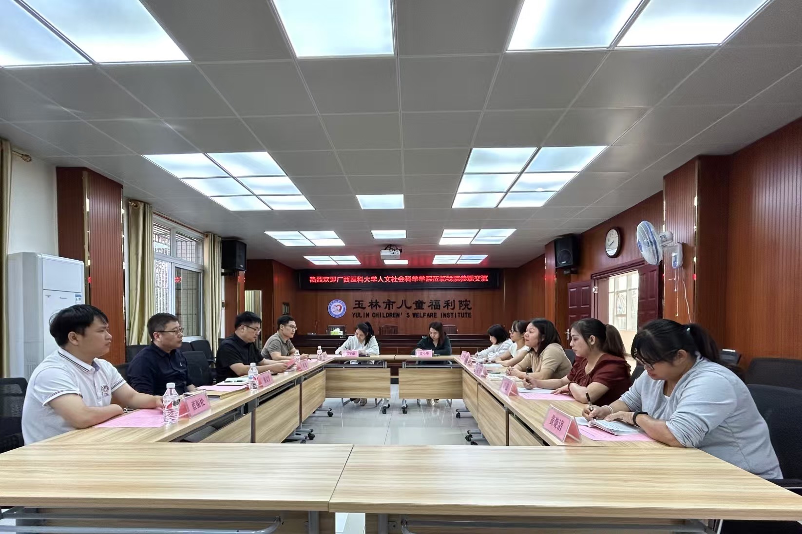 图2 走访玉林市儿童福利院.jpg